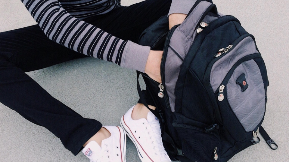 Mineur avec un sac à dos